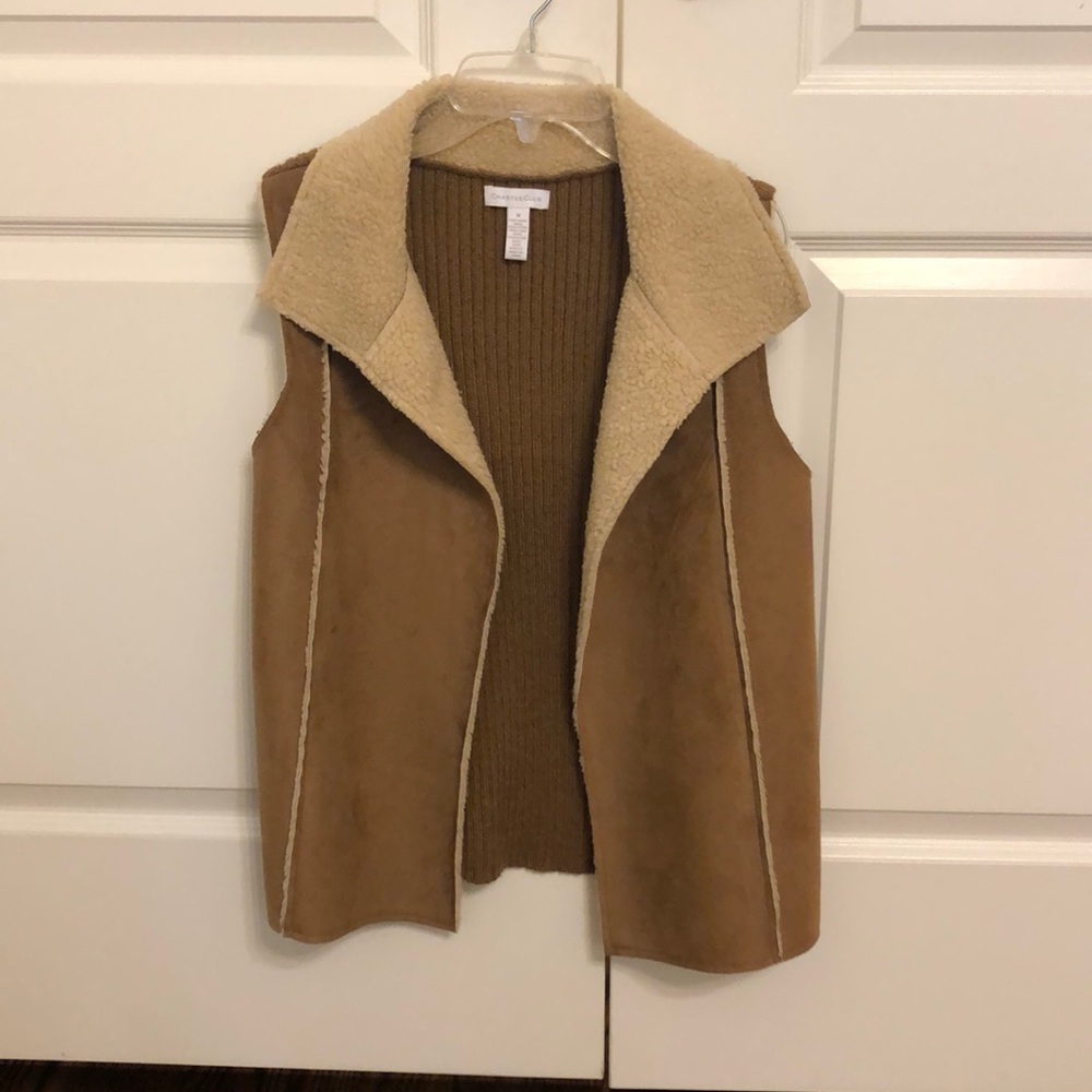 Gorgeous vest with fur collar